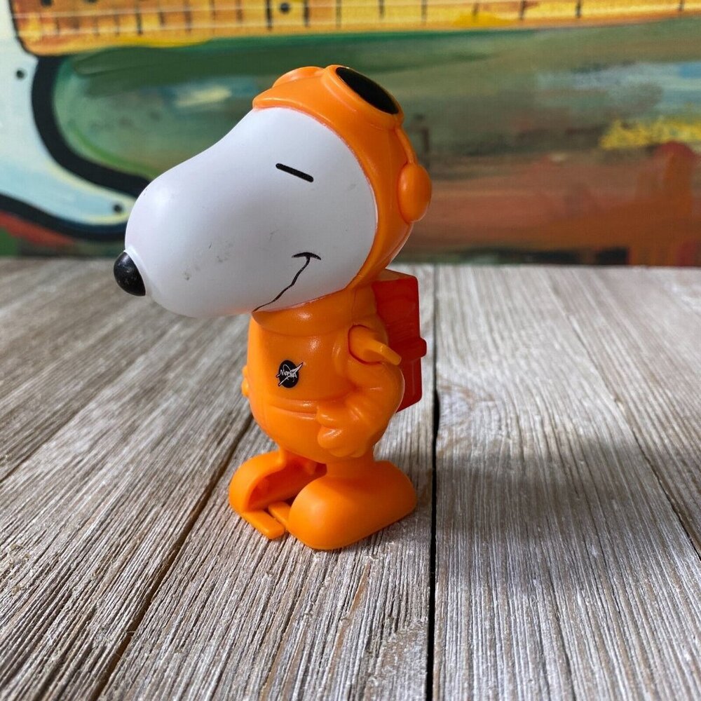 Peanuts Snoopy NASA Dance Mover Moonwalk Wind Up Toy McDonald's Happy Meal 2019